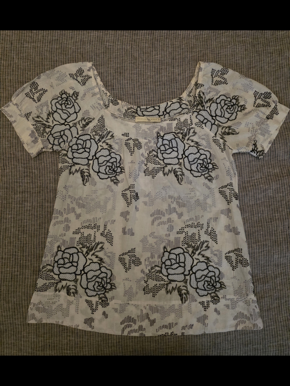 Anthropologie Weston Wear White Scoop Neck Top w Black & Blue Floral Embroidery